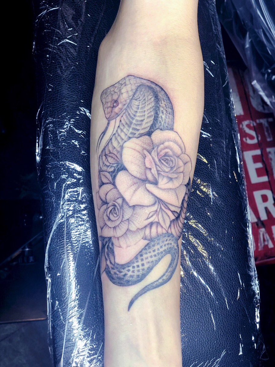 LunarOrbit's tweet photo. koma🦍8月施術分まとめ✏️

work by @koma_orbit 

#タトゥー #tattoo #刺青 #大阪 #大阪タトゥースタジオ #東大阪 #ブラックアンドグレー #洋彫り #懐中時計 #薔薇 #蛇 https://t.co/NhkBpfJt23
