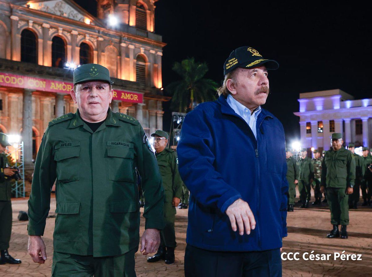 Dos grandes hombres 
Un mismo sentimiento: Cuidar y Defender la Soberanía Nacional 🇳🇮

Comandante Daniel Presidente de Nicaragua 🇳🇮 y Jefe Supremo del Ejército.

General Julio César Avilés Comandante en jefe del ejército 🪖🇳🇮

#TodoPorLaPatria
<a href="/EjercitoNic/">Ejército de Nicaragua</a>