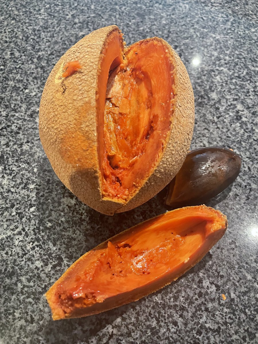 PGuillermoSerra's tweet photo. ¿Alguien sabe cómo se llama esta fruta? https://t.co/tjvqnOv6k3