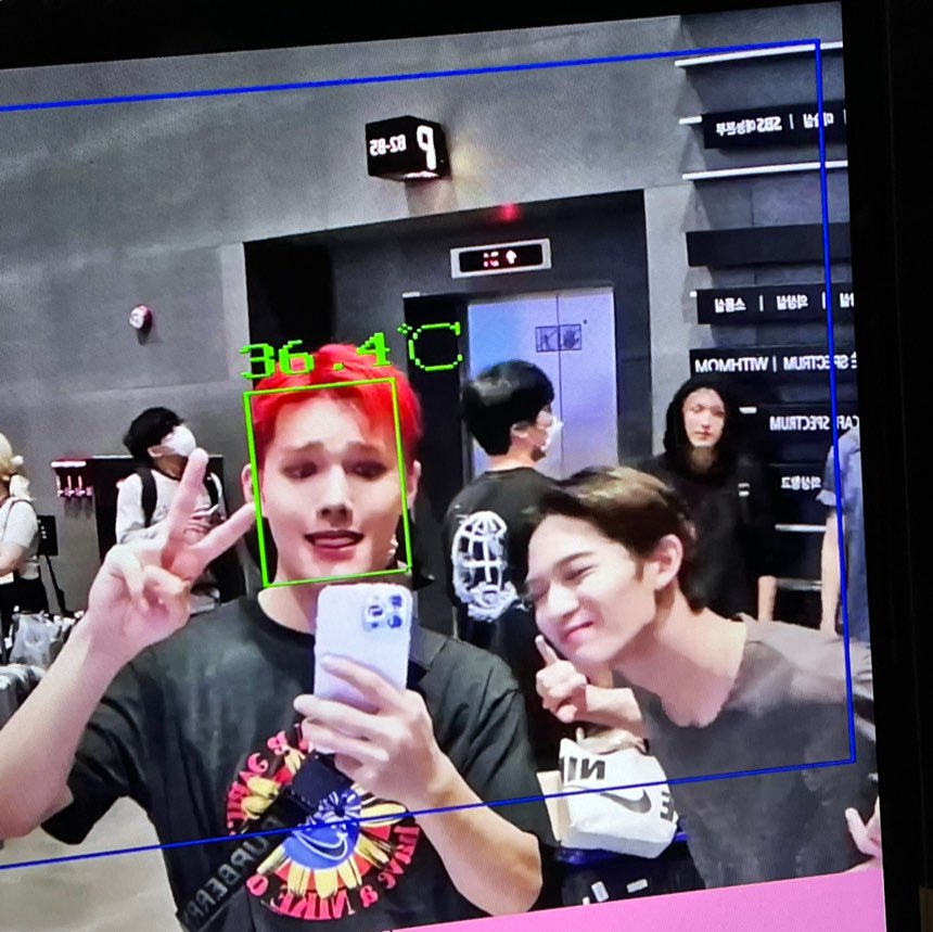 p1wonucix's tweet photo. amo tanto esta foto https://t.co/fO1ZFVFTty