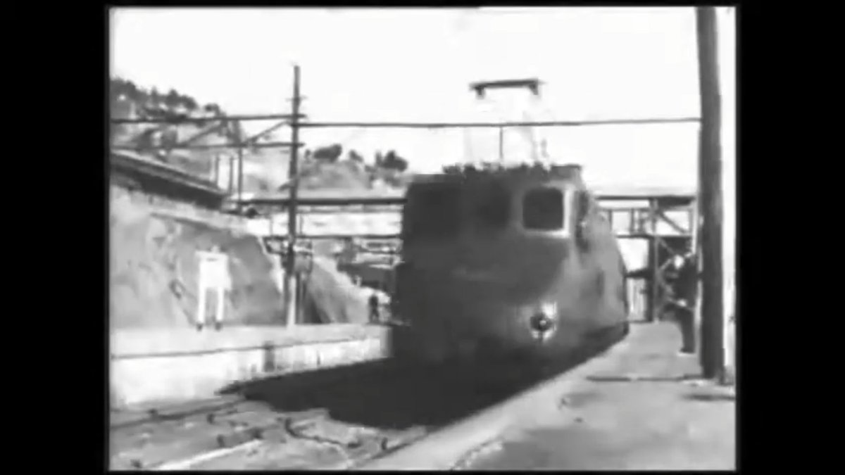 いつ見てもよすぎる。
>
日本国有鉄道 特急「つばめ」とEF55形電気機関車(日本初流線形電車)Limited Express TSUBAME https://t.co/AfUY8b6i1Y @YouTubeより