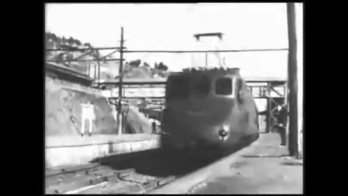 いつ見てもよすぎる。
>
日本国有鉄道 特急「つばめ」とEF55形電気機関車(日本初流線形電車)Limited Express TSUBAME https://t.co/AfUY8b6i1Y @YouTubeより 