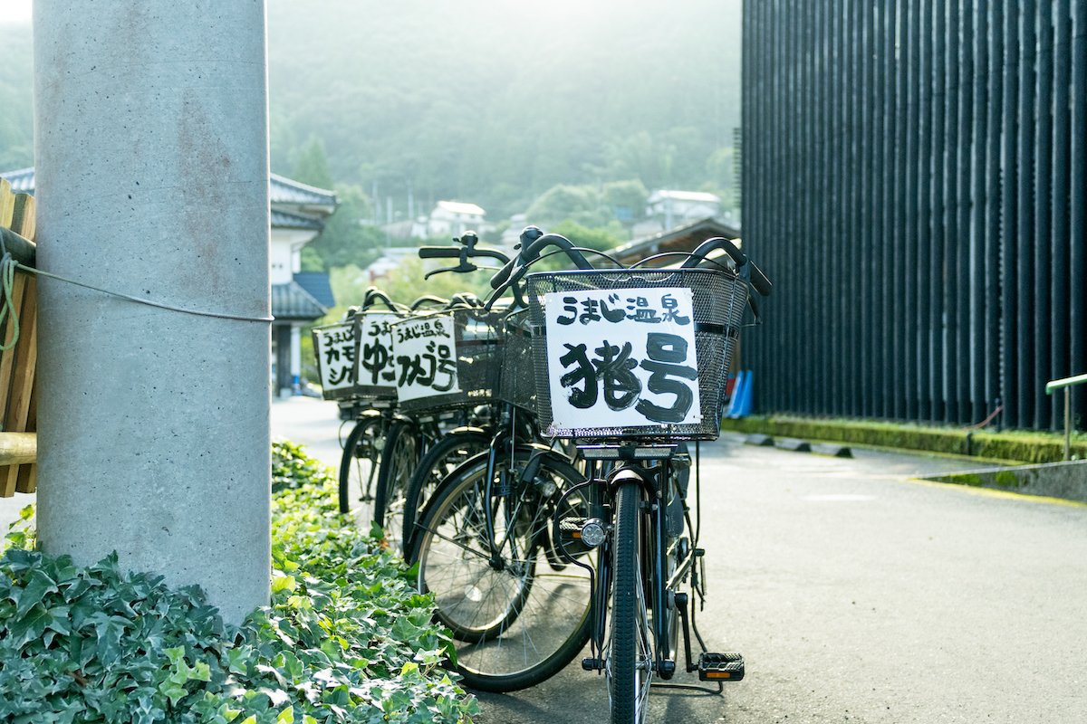 話を聞いたおふたりの、ぽろりと溢れる表現に、暮らしがぎゅっと詰まっている。

“「いろんな場所で働くなかで、自分はどう感じるんだろうとか。ある意味、宙ぶらりんな感覚のなかで、自分が変わっていく過程を楽しめる人が合っていると思います」” 

shigoto100.com/2023/08/umaji-… #日本仕事百貨