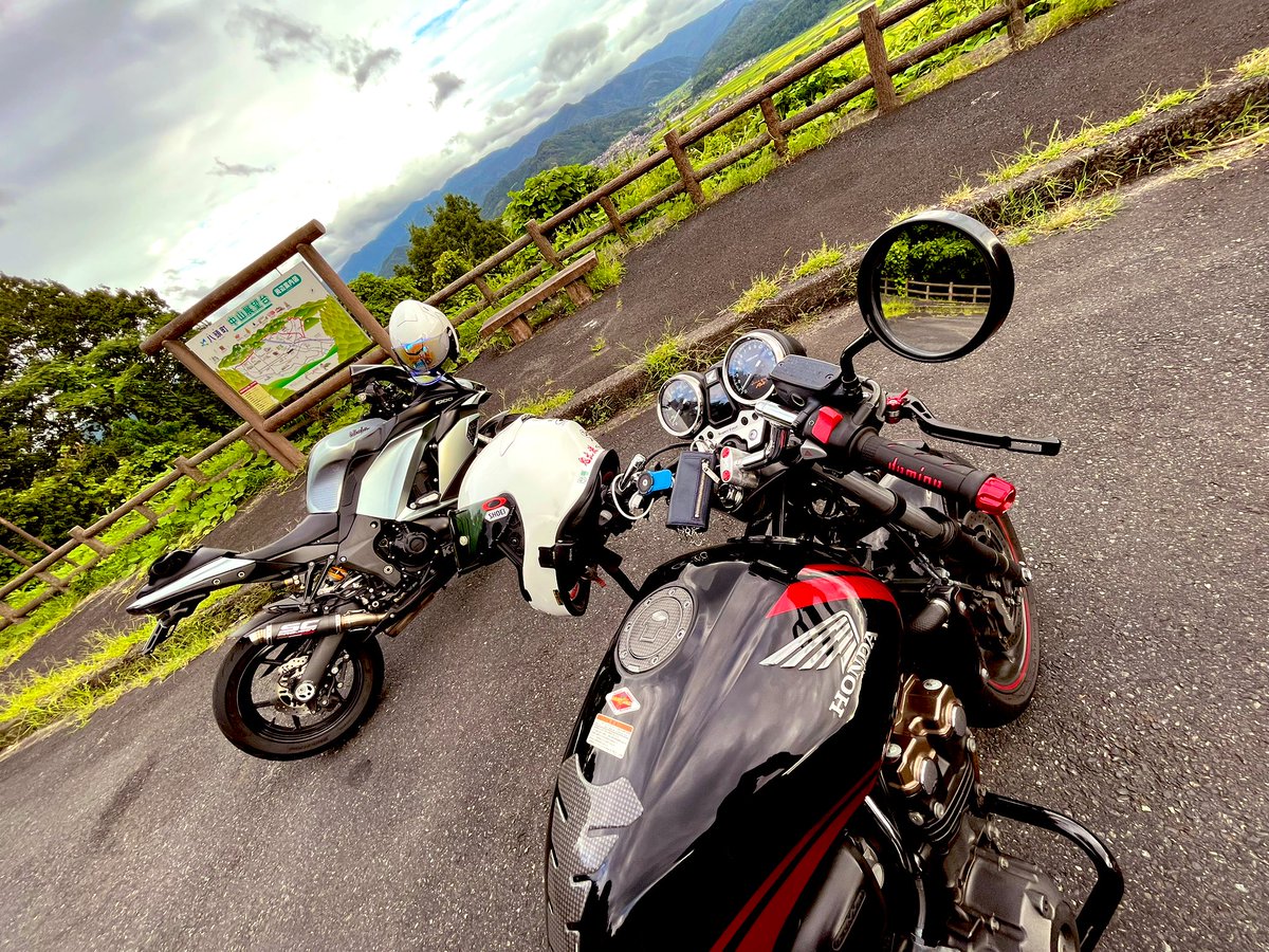 cool_goli's tweet photo. #増車したので軽く自己紹介
#バイク乗りとして軽く自己紹介 
#バイク好きと繋がりたい
#FZ1
#YAMAHA
#ninja1000
#kawasaki  
#鳥取ライダー　#鳥取
名前　　チャンフー(旧名 cool-goli)
性別　　弱った爺い
住み　　八頭ぴょん🐰
年齢　　半老害
乗り物　FZ-1 忍者千 NOTE(E13)
好き　　肉 蕎麦 うどん https://t.co/Lovo0NIB8p