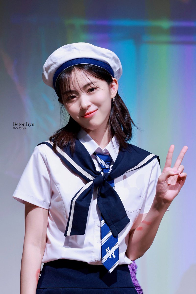 betonryu_srj's tweet photo. 230903 사운드웨이브 팬사인회 HQ

세일러류 ⚓️

#ITZY #있지 #RYUJIN #류진
@ITZYofficial https://t.co/dr2fKTbEw8