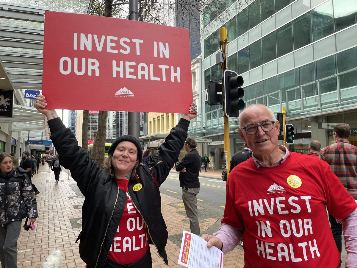 Over 1,000 flyers handed out in front of Te Whatu Ora HQ in Willis St in Wellington! Great support from the public. Thank you. #investinourhealth