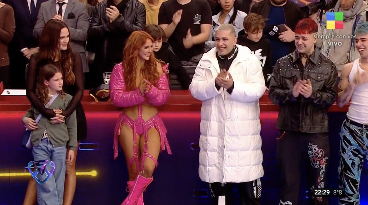 BeMyRomeo11's tweet photo. de veras, me angustia la etiqueta colgando #Bailando2023 https://t.co/09ZtLewnJQ