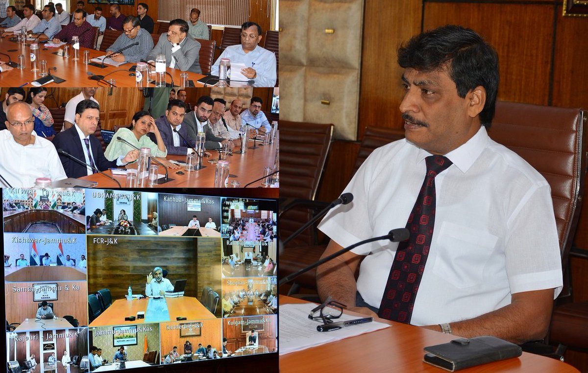 kamranajaz9's tweet photo. #DigitalJKWeek
Chief Secretary,Dr. Arun Kumar Mehta said, in digital mechanisms the power shifts from officials to common people which is the real empowerment of people.
#CorruptionFreeJandK
@OfficeOfLGJandK https://t.co/kDjPaQ6xcV