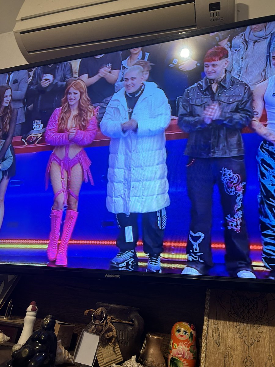 noeferna's tweet photo. Callejero fino le dejo el precio colgando a la campera? #Bailando2023 https://t.co/3ZX8lx2XfV