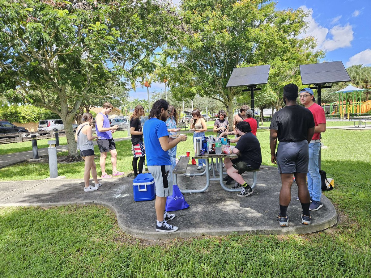 Free FIU tweet media