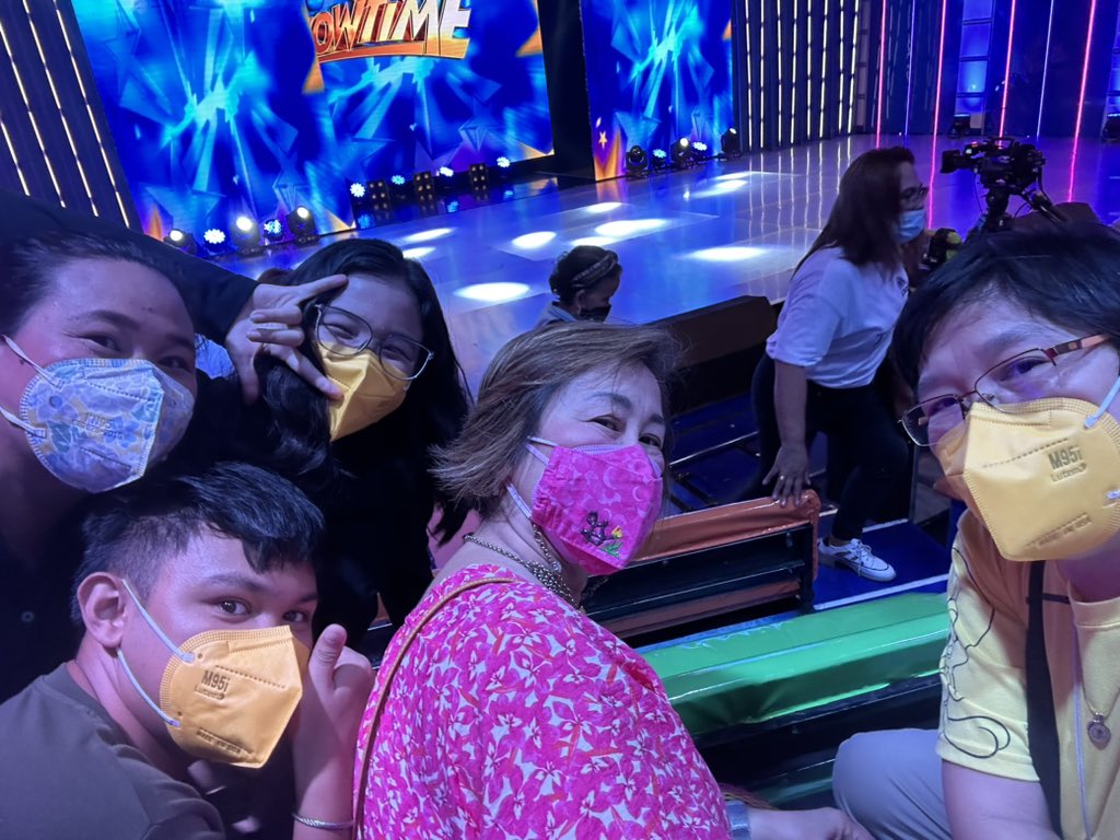 chuvaloomt's tweet photo. Walang iwanan! Kahit saan pa kayo mapunta sasamahan namin kayo!!! #ItsShowtime 

#TayoangShowtime
@vicegandalife 
@annecurtissmith 
@VhongX44 
@anakarylle 
@prinsesachinita 
@ryanbang 
@ogiealcasid https://t.co/neLmfNXWzH