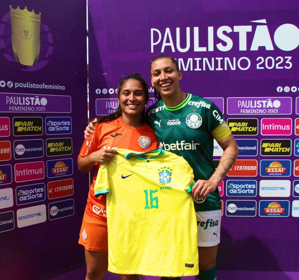 fernandamello04's tweet photo. Dia 02/09/2023 eu tive total certeza que meu coração escolheu a pessoa certa pra ter como ídola!
Um misto de emoção, o jogo que eu mais esperava nesse campeonato ainda veio com um gol, nem nos meus melhores sonhos eu imaginava que fosse ser dessa maneira o tão sonhado encontro! https://t.co/eQsTRCvIjE