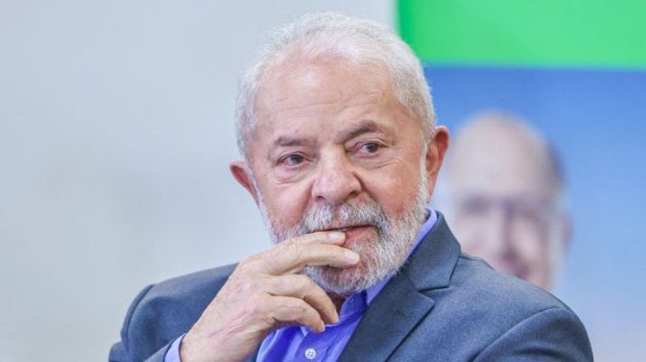 choqueiesquerda's tweet photo. ❌ ISENÇÃO DO IMPOSTO DE RENDA

O presidente Lula disse que vai cumprir a promessa de campanha de isentar do IR (imposto de renda) quem ganha até R$ 5.000. Segundo ele, a isenção virá antes do fim de seu mandato. https://t.co/YmkbEe95jO