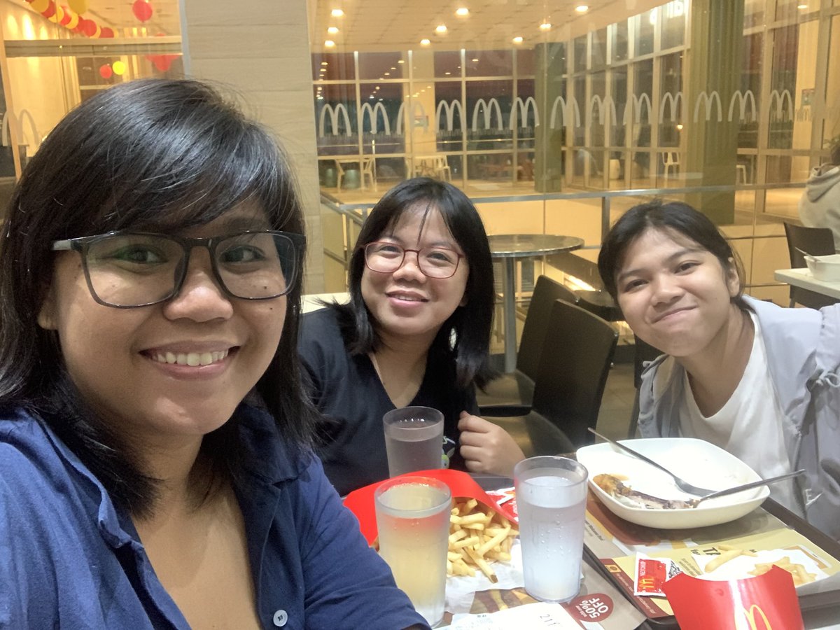 1thekayee's tweet photo. Quick mini #EunBinDay @parkeunbinstaff + catch up with my main bingos, @annabining @juneening060291 lasy night.
Salamat sa BFF fries at coke float chaebol friends with high maya credit limit
Insert @ebc3293 @_shutyyyy miss na namin kayoooo ๐๐
#Ninjabunnies https://t.co/T6iPCBoObm
