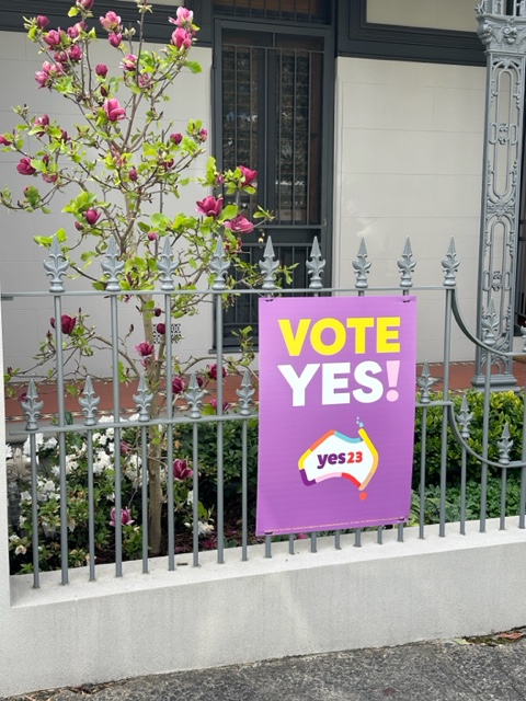 In our book routledge.com/Home/Blunt-Dow… Alison Blunt & I illustrate how home is political. My own street is enthusiastically encouraging a Yes vote in Australia's Voice referendum