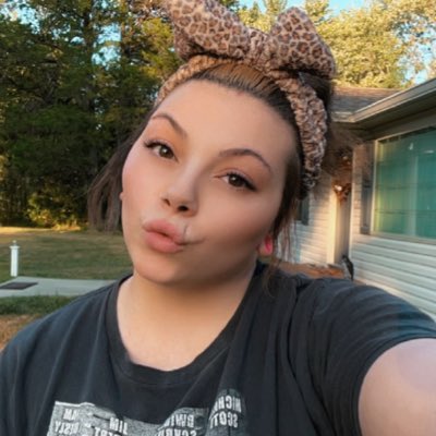 _katiedid__'s tweet photo. #NewProfilePic https://t.co/Nmt9paxkqa