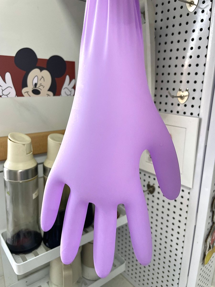 historylu's tweet photo. Ahhhhh~

How can disposable gloves look so good too? 😍😍

They are extra long and thick, and don't leak water 💦

Can't do without them for washing dishes and housework ✔️✔️ https://t.co/87SH2gZyfc