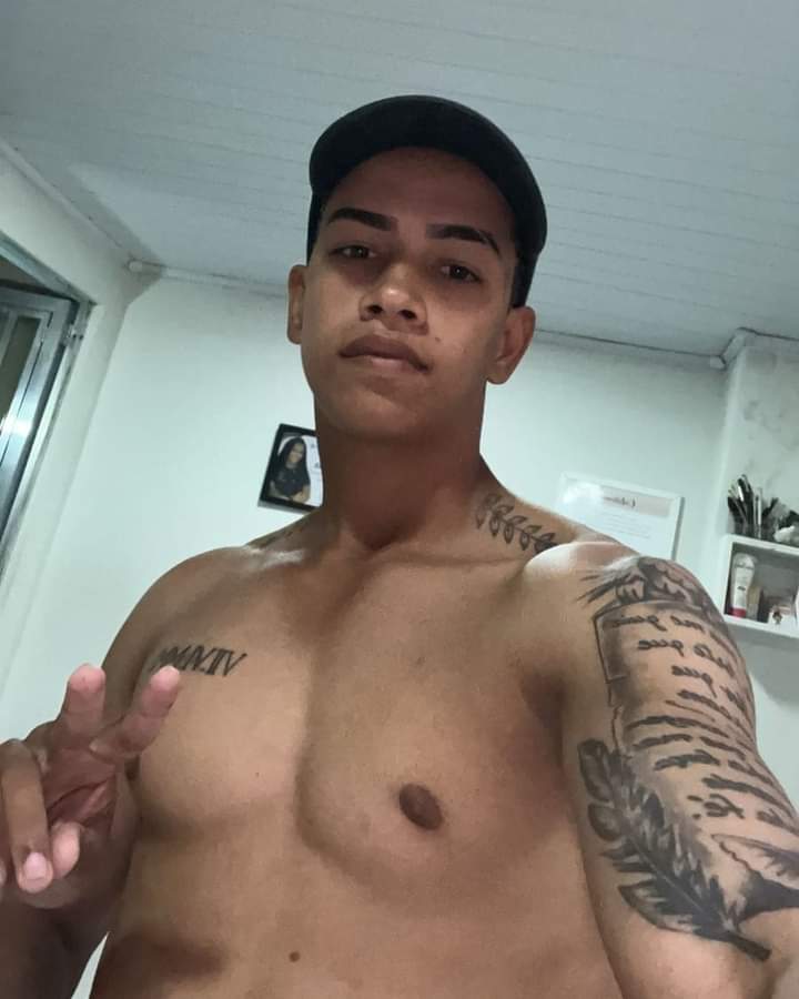 FILHAODERLG's tweet photo. LINDO POR FOTO, LINDO NO ESPELHO E GOSTOSO PESSOALMENTE...ATA, SOU EU😎🕺 https://t.co/qTgcOmUKmT