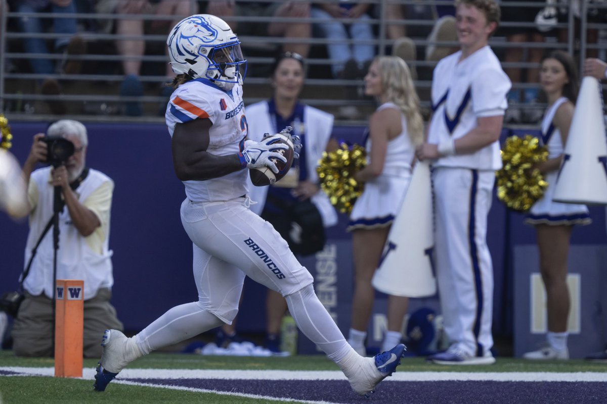 Jay_Tust's tweet photo. There are two running backs in the country with multiple catches of 40+ yards this season.

• Ashton Jeanty, #BoiseState

• Dylan Edwards, #Colorado 

#TuSTATS https://t.co/GjlzZwWZpq