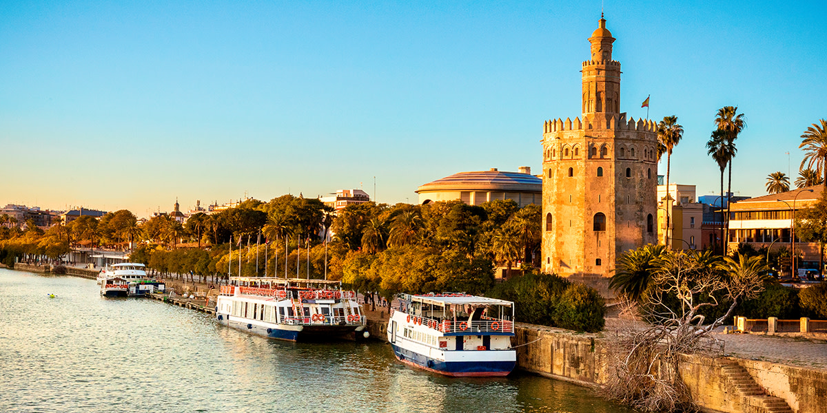 SpainSEA's tweet photo. Discover #Seville through the eyes of Ken Follet in #AColumnofFire 🥰

Visit the scenarios that played part in this fascinating novel... ▶️ The #SevilleCathedral, #TorredelOro and #GuadalquivirRiver await! 💙

👉 https://t.co/cbGLkSljCm

#VisitSpain #SpainUrban @viveandalucia https://t.co/5e37OgxHzI