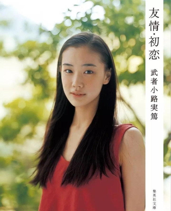 고만 있어도 저절로 웃음이 지어지는 그녀. 릴리슈슈의 모든 것, 하나와 앨리스, 뱀파이어에 출연하며 이와이 슌지 영화를 대표하는 일본 여배우...