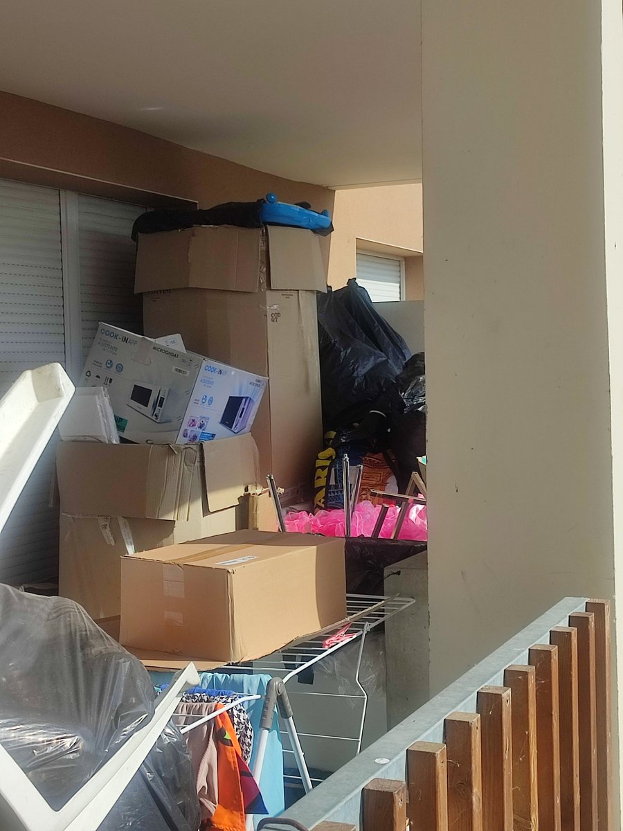 EcoquartierR's tweet photo. Des rats se baladent sur des balcons propres, imaginez sur les balcons surchargés jusqu'au plafond, @groupedeschalets @delormebr et @VilleRamonville cautionnent, bravo. @TF1 @ladepechedumidi @France2tv @ecoquartiers .  https://t.co/mlryf4rbAQ https://t.co/77M8hmAk3v