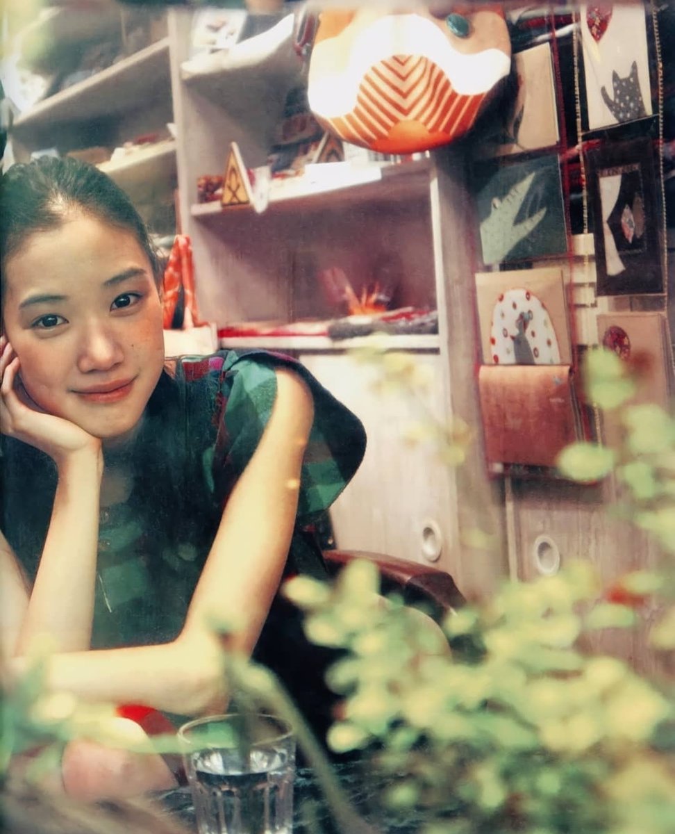 고만 있어도 저절로 웃음이 지어지는 그녀. 릴리슈슈의 모든 것, 하나와 앨리스, 뱀파이어에 출연하며 이와이 슌지 영화를 대표하는 일본 여배우...