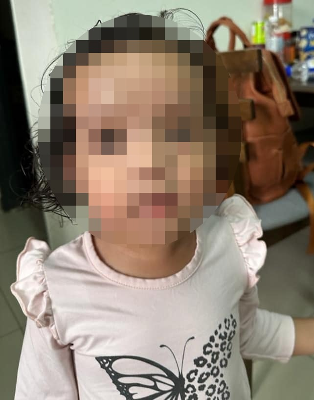 MySamudera's tweet photo. Kejadian kes dera kena kat anak aku sendiri. Aku terduduk rasa nk pitam bila dpt tahu. Beraninya pusat jagaan tipu depan muka kami, 

Ya Allah.. Allah Maha Besar. aku bayar RM1300 per month utk keselesaan &amp; keselamatan anak aku, bukan utk kau hempuk2 ank aku!

Thread &amp; video 👇 https://t.co/9GNkDkXecq