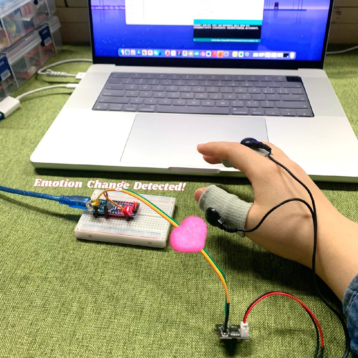 Heisener2014's tweet image. Arduino small experiment - Atmega 328P (Old Bootloader)
“Emotion change detected!” 🤣
#arduino #arduinoproject #arduinoprogramming #arduinolove #arduinofun #design #experiment #scienceexperiment #geeklife