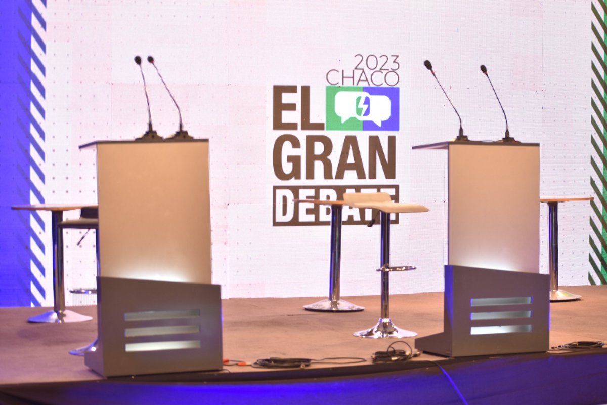 GranDebateChaco's tweet photo. #DebateChaco
A las 20:00 horas inició la transmisión de El Gran Debate de los candidatos a diputados.

Más de 3 horas en vivo para todo Chaco a través de la pantalla de Canal 9 y las plataformas digitales gracias a un gran trabajo de producción, técnica, sonido, iluminación. https://t.co/gWMSi5nURR