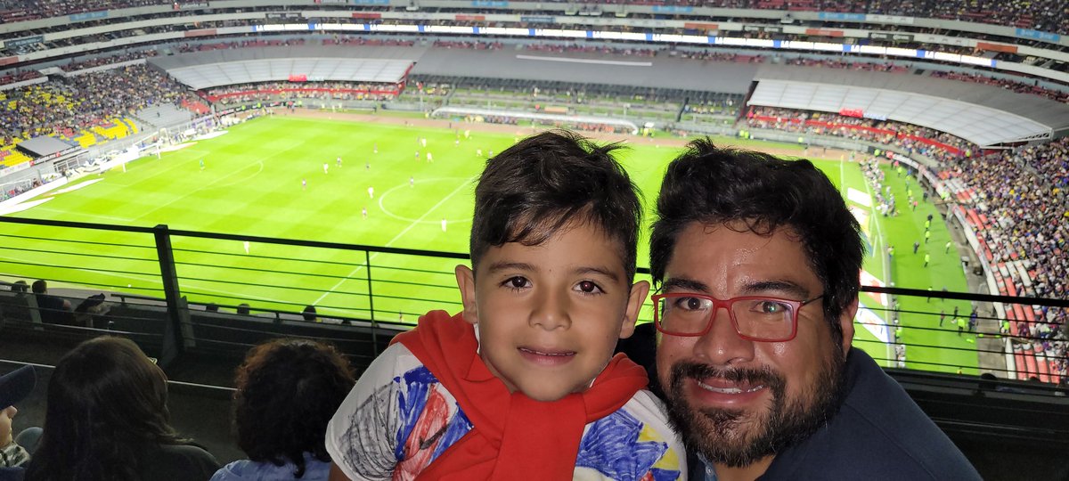 JMSL84's tweet photo. @PabloArredondoJ @julia23cule Aquí estamos en el partido https://t.co/newueGSZGq