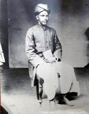 vmkerode's tweet photo. ��ந்த வேளாளருக்கான குணங்களின் குணக்குன்று  இரவா, இறவா எங்கள் ஐயா #வஉசிதம்பரம்பிள்ளை அவர்களை பணிவோம்
ஆணை வழி நிற்றல்
மாண் வினை தொடங்கல்
கைக் கடனாற்றல்
குற்றமனத்தின்மை
சுற்றம் போற்றல்
நீங்கா முயற்சி
அரசரிறைதருதல்
ஒற்றுமை கோடல்
ஒழுக்கத்திருத்தல்
விருந்துபுறந்தருதல் https://t.co/sB0ixeYpwS