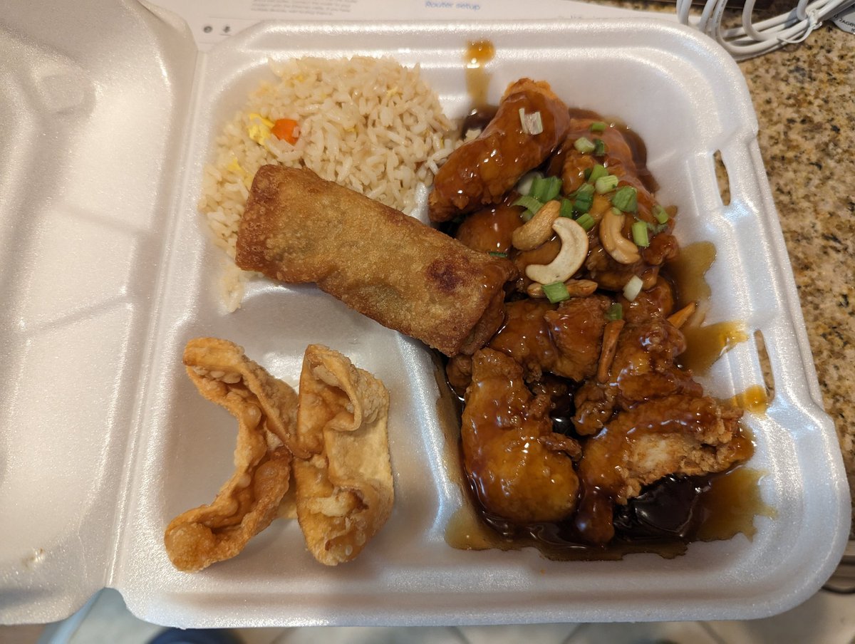 akitafuki's tweet photo. First meal back, cashew chicken. https://t.co/Cl6U6GlPK0