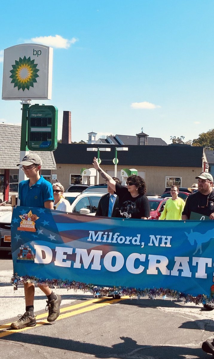 What an amazing Labor Day! Had a great time hearing @TeamsterSOB and Dem leadership speak at the @NHAFLCIO breakfast, then marching in the Milford parade, ending the night with beers, @RoKhanna and @NHYoungDems 🤩 #HotLaborSummer is closing out strong! #NHPolitics