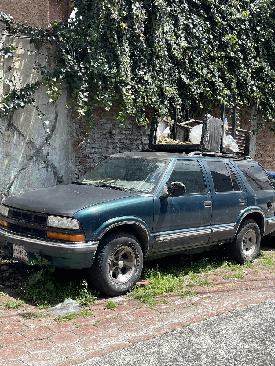 tropoman1982's tweet photo. @AdrianRubalcava @AlcCuajimalpa Muchas gracias por esta iniciativa!! Ya mandé whats, mañana marco a los tels. Como muestra de la calle Margaritas esquina Dátiles, las called con coches abandonados…ya se ha levantado reporte y los dueños convencen a los Polis que si sirven!!! Jajaja https://t.co/B7kOsLsvzD