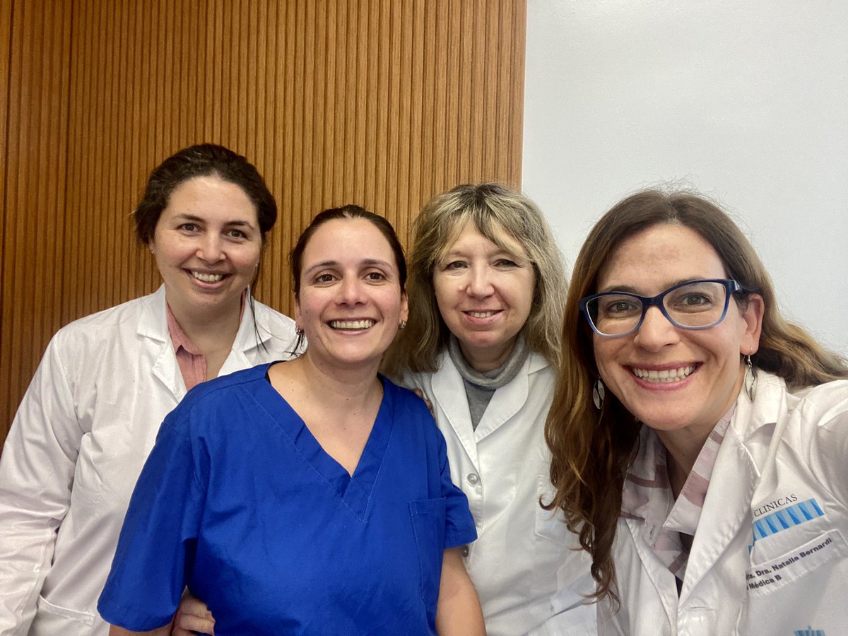 CPaliativosHC's tweet photo. En los últimos años el número de profesionales que obtiene el título de postgrado de Diplomatura de CP del adulto es mayor. Estamos muy felices que en lo que va del año 
7 profesionales se han integrado a dicho equipo de diplomados. Felicitaciones 🎉 @Udelaruy 
@fmedoficial https://t.co/eDu2iOx4Kj