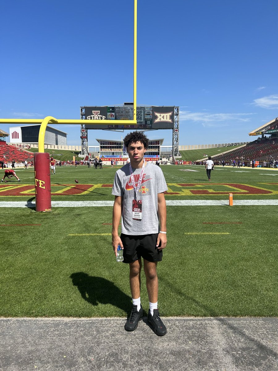 MylesGardner108's tweet photo. Big thanks to @CycloneFB and @TrentSlattenow for having me out on Saturday! I had a blast! Great win!! 💪🏽🏈🏈 https://t.co/EsSPW1Nl7d