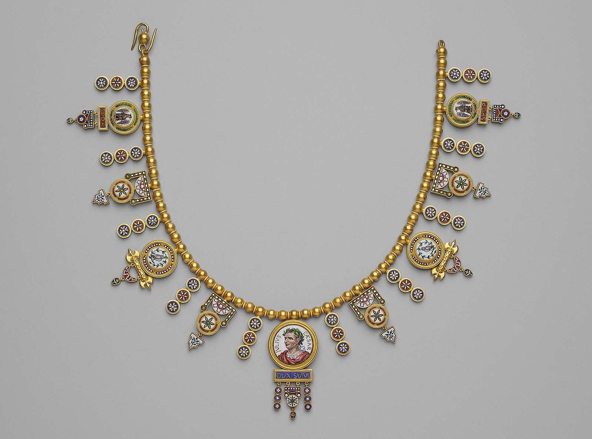 Antonio Civilotti (Italian, 1798–1870)

Necklace, c.1870.

Gold necklace with glass micromosaic  ornaments of Rome's imperial past. Central portrait of Julius Caesar  includes Latin inscription 'I am the Leader.'
© @mfaboston 
#Jewellery