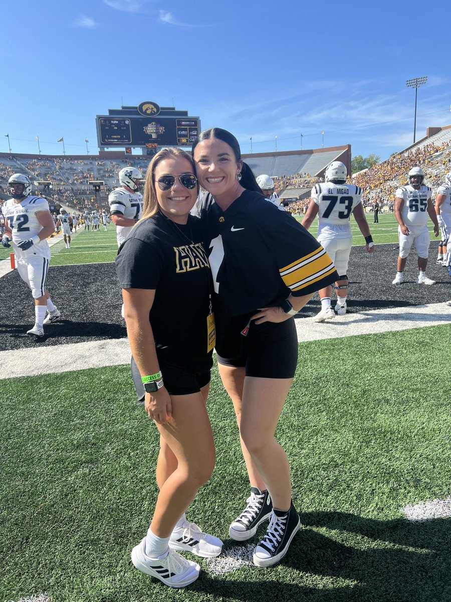 Ella Teubner tweet media