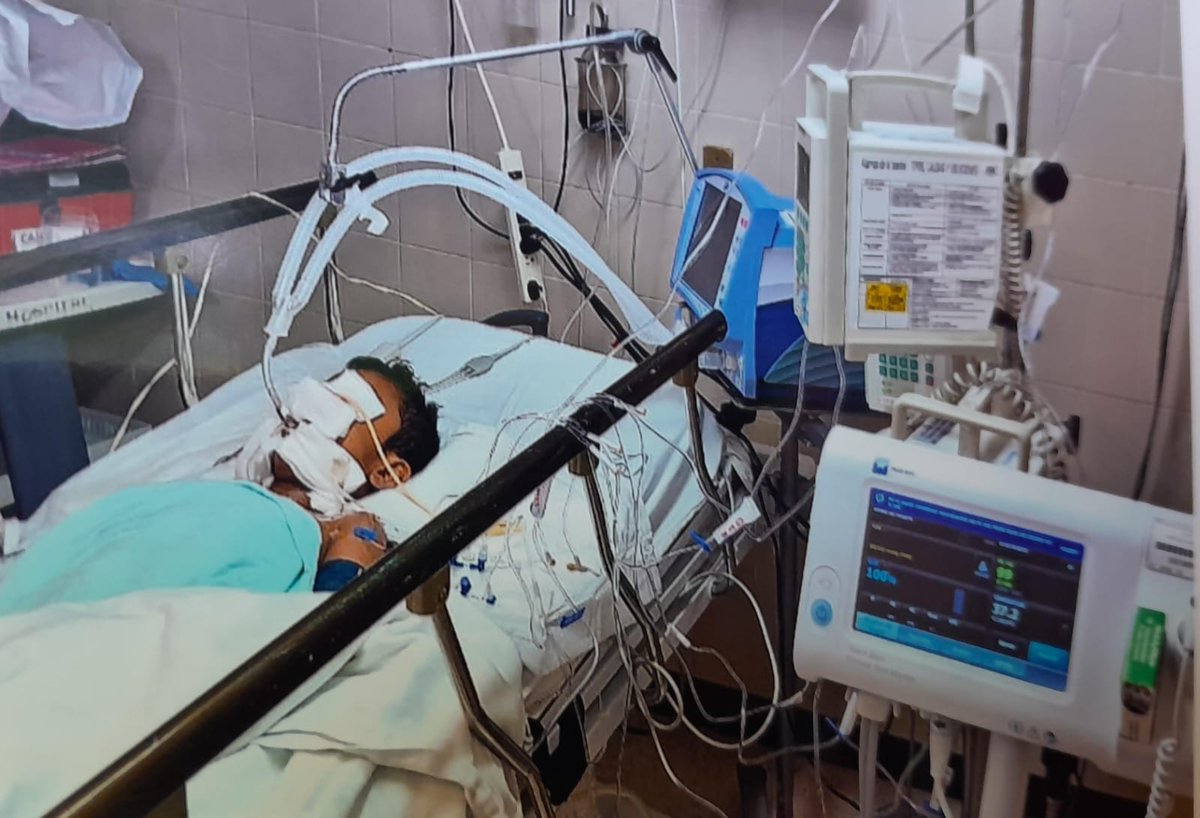 Josmar de 7 años con graves lesiones e intubado, sigue a la espera de ser trasladado vía aérea al hospital Aurelio Valdivieso de #Oaxaca, no hay respuestas para los familiares, los responsables evadiendo la justicia <a href="/FISCALIA_GobOax/">Fiscalía General</a> <a href="/SSO_GobOax/">Servicios de Salud</a> <a href="/FiscalOaxaca/">Bernardo Rodríguez Alamilla</a>
