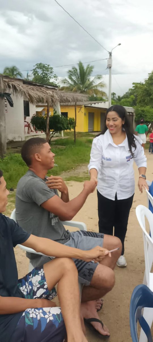 Pude disfrutar con jóvenes del barrio Monterrey y 6 de enero, donde,compartimos una tarde divertida; además de escuchar sus necesidades que como jóvenes no han podido sacar adelante sus estudios y eso me llena de mucha motivación para seguir trabajando por cada fundanense.