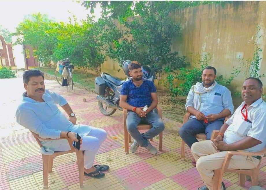 Manobhavbjp's tweet photo. अंबेडकरनगर क्षेत्र में अपनों से मिलना - जुलना हुआ ... @AmitShah @Bhupendraupbjp @Bjp4Awadh @BJP4UP @BJP4India https://t.co/6Ar7u9KOEF