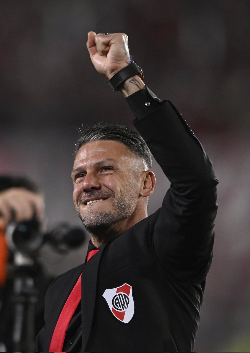 Me sumo completamente a la movida de bancar a Demichelis.

Por el bien de River.

Los periodistas que se vayan a la concha de su madre.