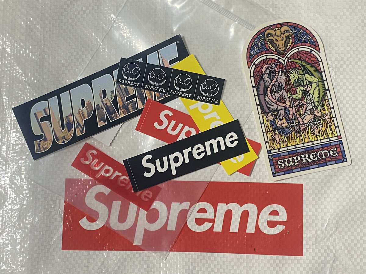 fullress's tweet photo. 【1名 プレゼント】
SUPREME 2023 F/W ステッカーセット

① @fullress をフォロー
② 「いいね」「リツイート」
③ 「#ステッカー希望」とコメント

・9/5 12:00~9/10 23:59 まで

https://t.co/we3cN8OZLq https://t.co/31clBunNCH