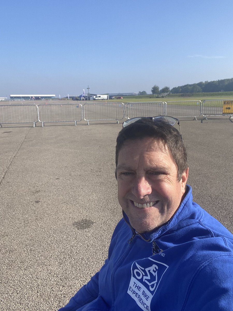 Fog has lifted. Riders arriving. Here we go.