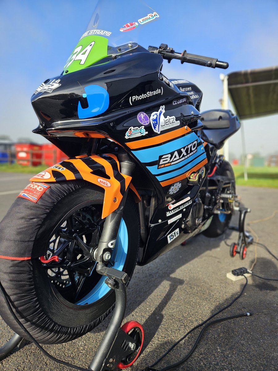 LissyRacing34's tweet photo. All ready @CadwellPark for a sunny day with @Jimwhit69 @ohalloran22
@deanharrisonTT @Jwestmoreland03
Well, when the fog buggers off ๐คฆโโ๏ธ๐คฃ๐คฃ
#BaxtoRacing #Ninja400 #JWTrackdays #TrackFun https://t.co/llLVqdSZGj