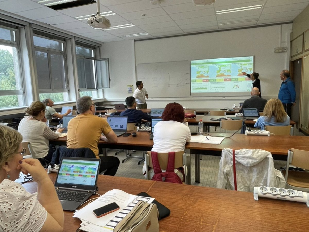 IUCAunizar's tweet photo. 👩💻🌍@ARGOSZARAGOZA y @GEOT_zgz participan en el proyecto GIS-T, que versa sobre el uso de los #SIG para la enseñanza del #CambioClimático.
En agosto, investigadores #IUCA han impartido seminarios de formación a profesores de secundaria y universidad de países europeos en @ugent https://t.co/9DO88c0cQT