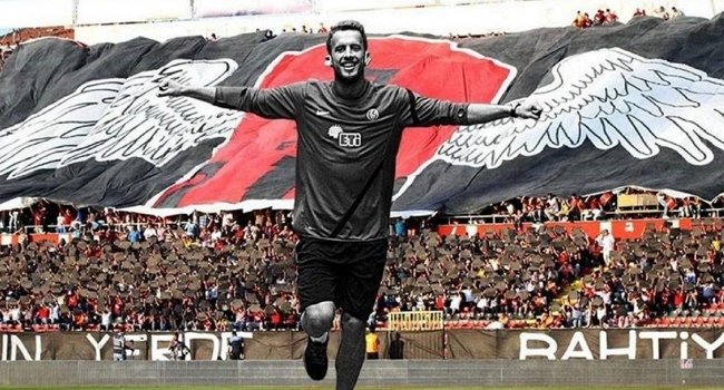 Kanatlanıp uçtuğun yerde bahtiyar ol Ediz...

#EdizBahtiyaroğlu