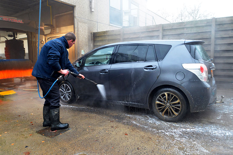 De nieuwe Car-pass bestrijdt fraude beter. Een car-pass wordt gebruikt om de kilometerhistoriek van een voertuig bij te houden. Verkopers moeten deze voorleggen wanneer ze een tweedehandsvoertuig verkopen. Een recente wet bepaalt dat professionals... secunews.be/nl/thema-s/vei…