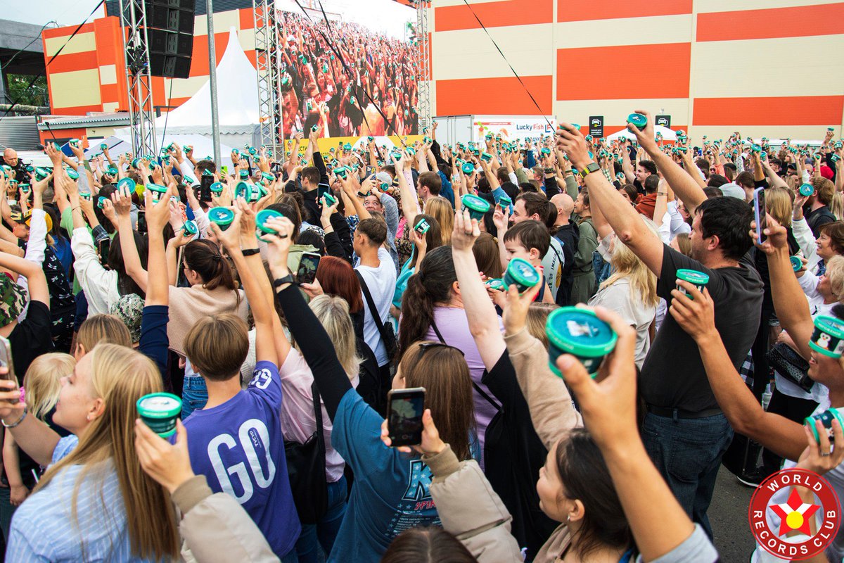 WorldRecClub's tweet photo. WORLD’S MOST PEOPLE EATING ICE CREAM SIMULTANEOUSLY

Result: 1016 people

Record holders: Interopt LLC

Tomsk, Russia
02.09.2023 https://t.co/1qJv7Qi6ZE